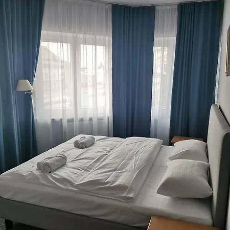 Lezzet Hotel & Turkish Restaurant